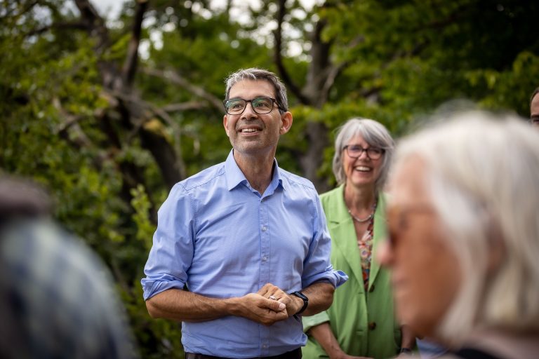 Staatssekretär Andre Baumann in Unterkochen und bei der Firma Rettenmaier und Söhne in Rosenberg
